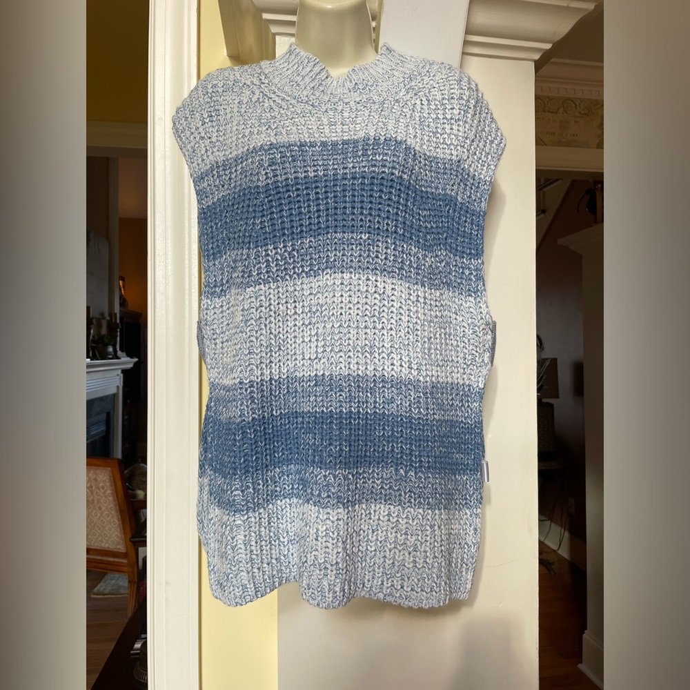 New With Tag Elan blue & white striped sweater vest Sz Small